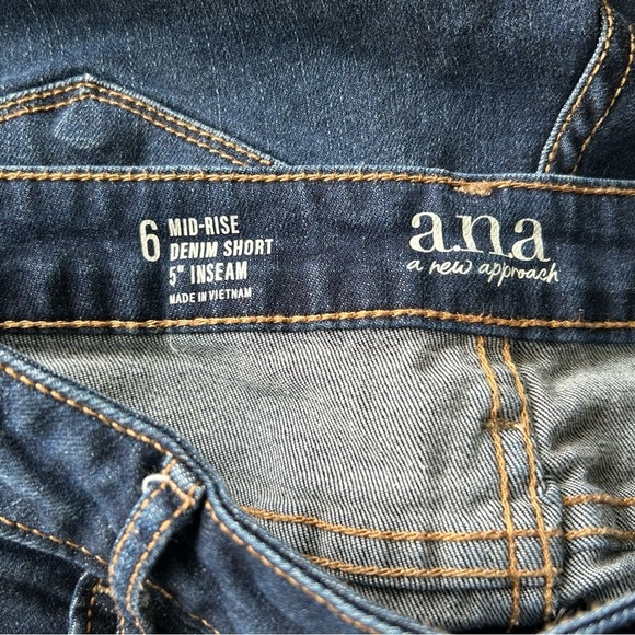 Size 6 Jean Shorts Bundle old Navy Ana Trendy Summer - Picture 6 of 7